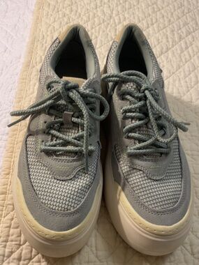 SOLD‼️ UGG Light Blue & Grey Mesh & Suede Platform Sneakers